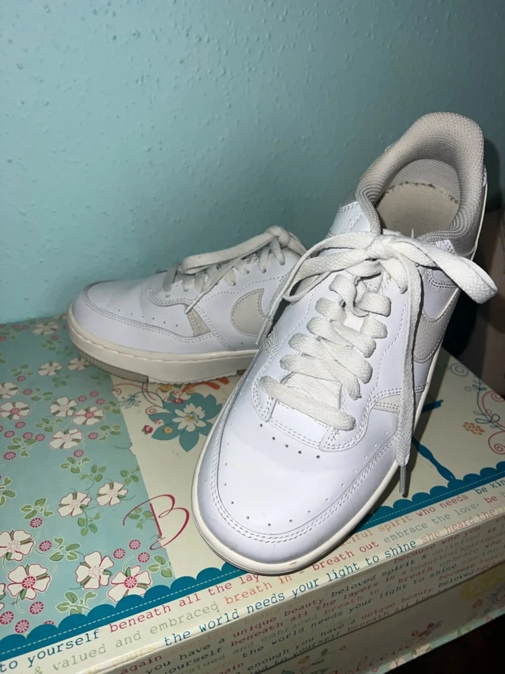 Nike Tennis Shoes - Picture 6 of 7